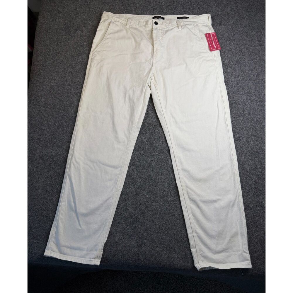 Men's Banana Republic Relaxed Tapered Fit Jeans. Size 38R.